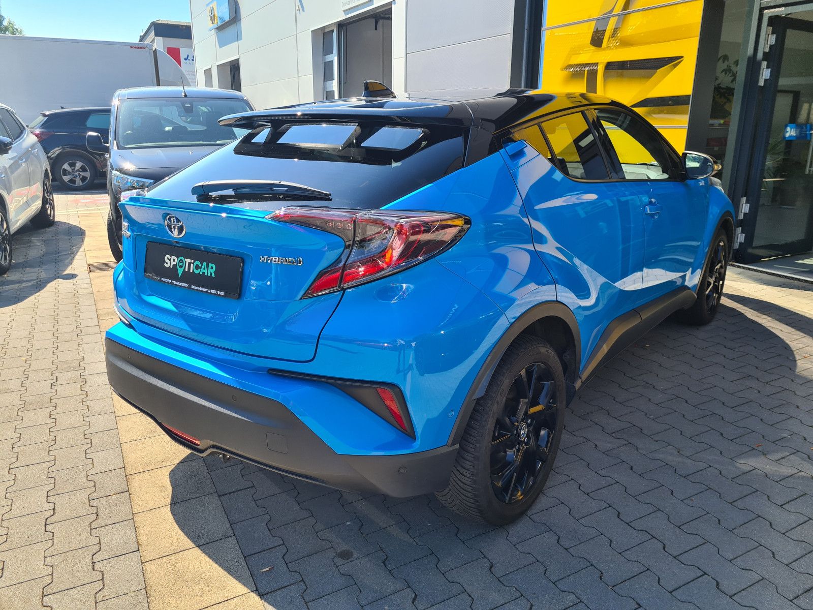 Toyota C-HR Hybrid Style - Samsaru's Car Outlet