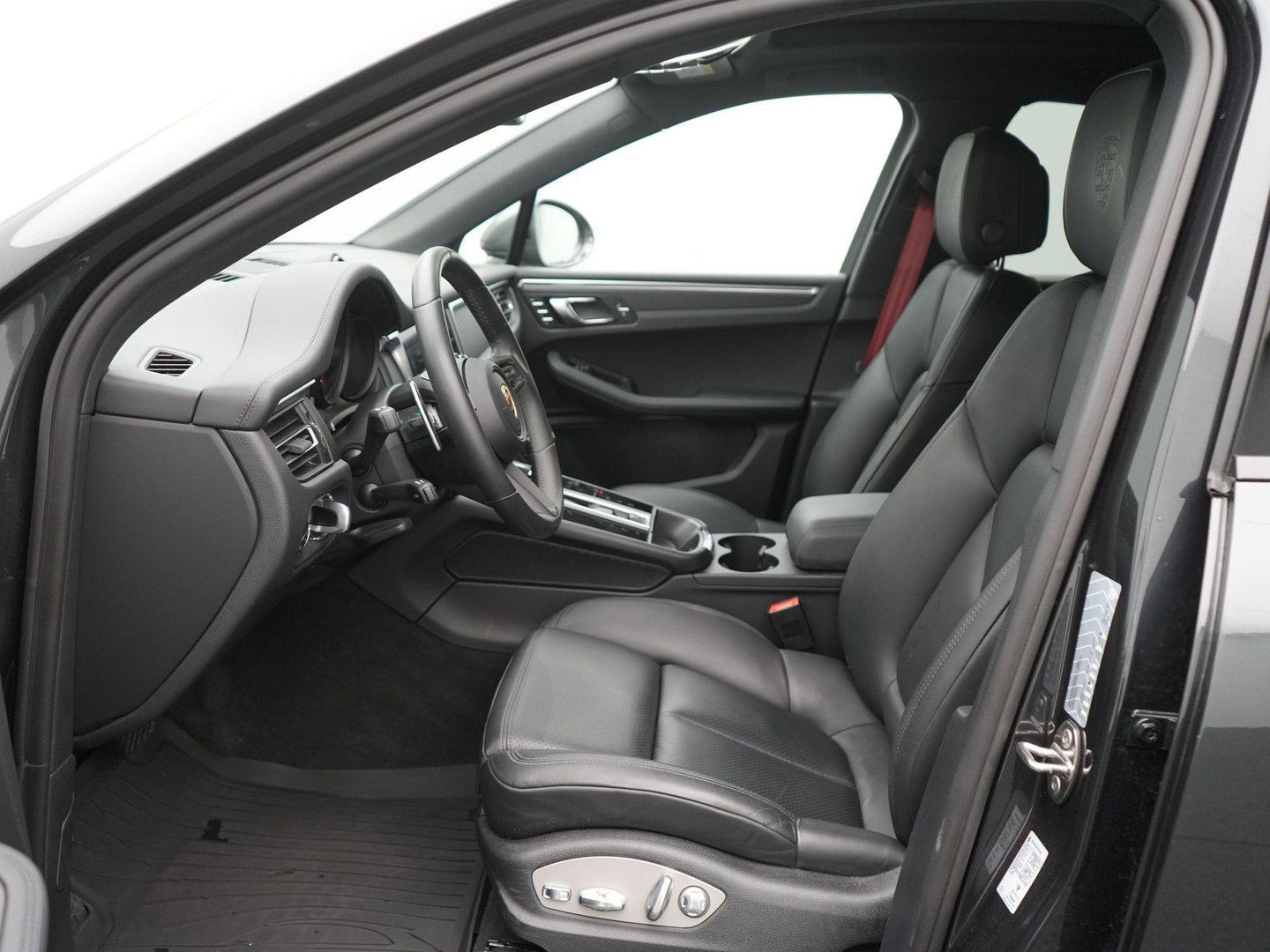 Porsche Macan T - Samsaru's Car Outlet
