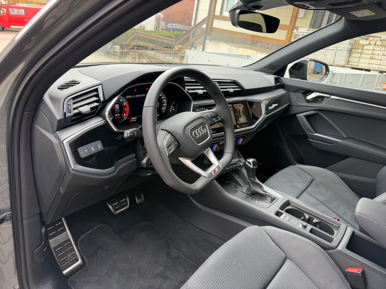 Audi Q3 Sportback 40 TFSI quattro S line, fast VOLL