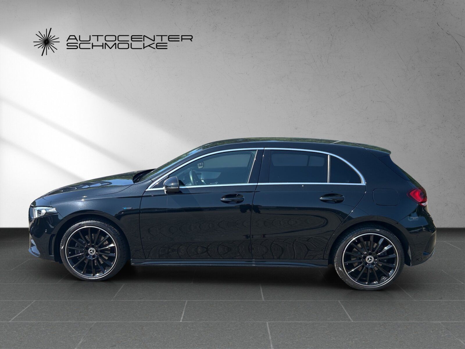 Mercedes-Benz A 250 e AMG-LINE - Samsaru's Car Outlet