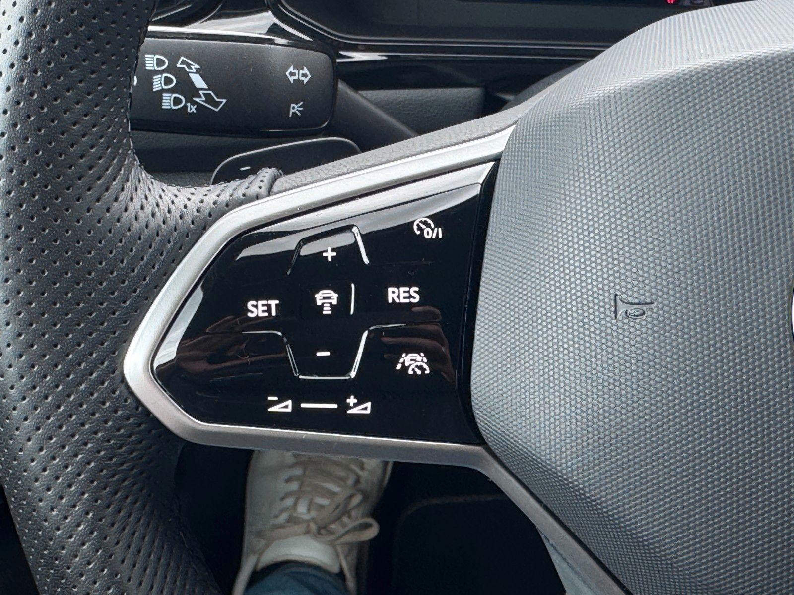 Volkswagen T-Roc R-Line - Samsaru's Car Outlet