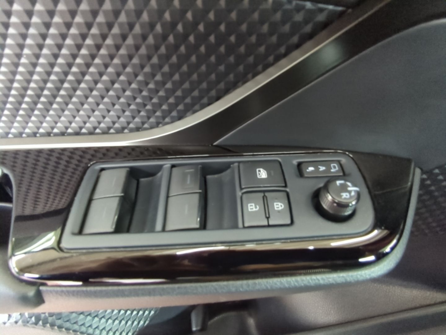 Toyota C-HR Hybrid - Samsaru's Car Outlet