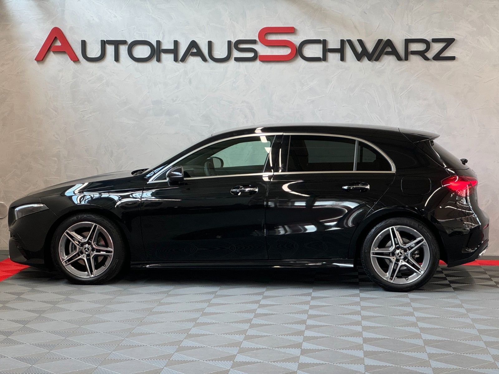 Mercedes-Benz A180 AMG Line - Samsaru's Car Outlet