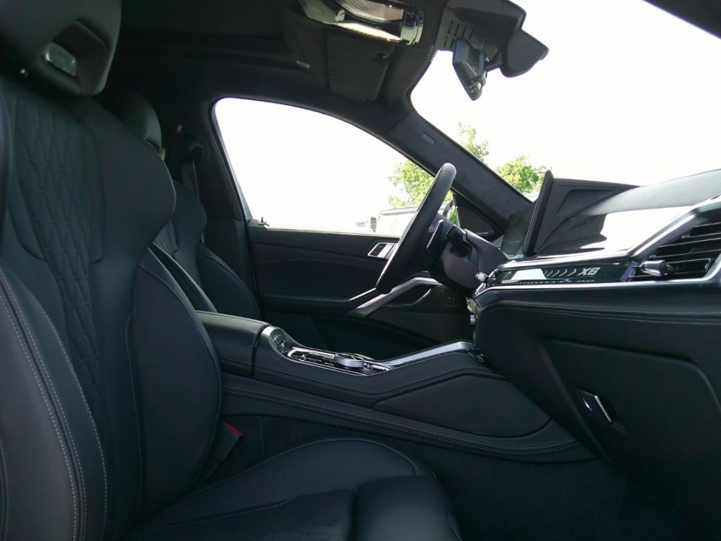 BMW X6 xDrive40d M Sport Pro AHK PanoGD Massage Voll