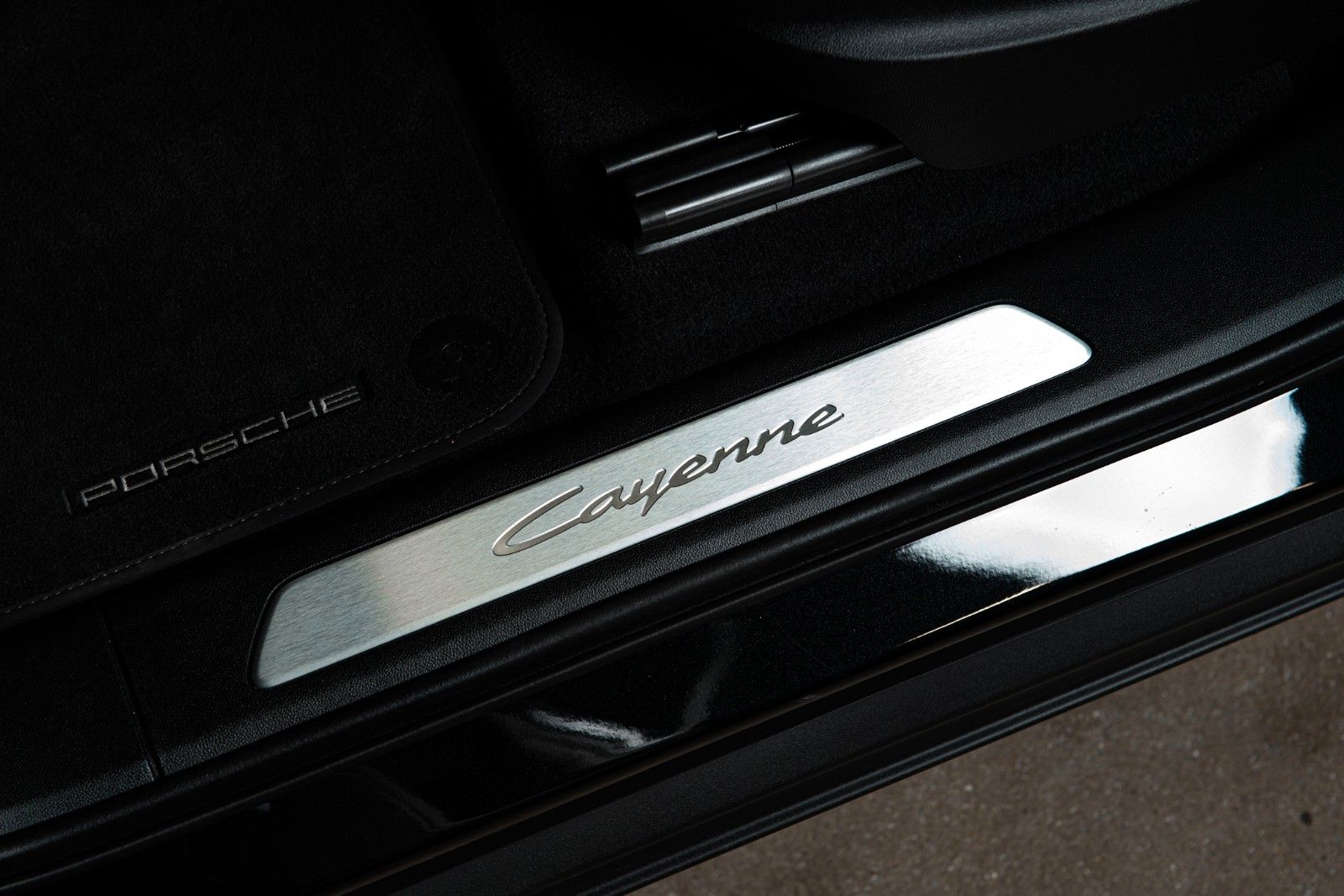 Porsche Cayenne Coupe E-Hybrid / SportDesign / VAT