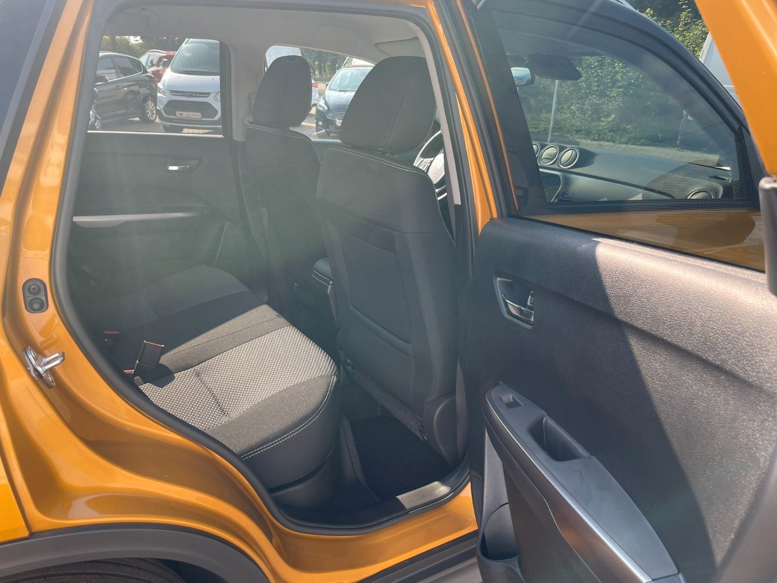 Suzuki Vitara 1.5 Hybrid Comfort - Samsaru's Car Outlet