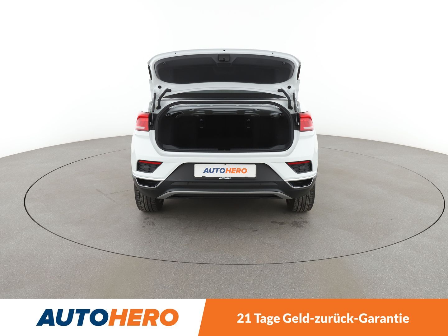 Volkswagen T-Roc 1.5 TSI ACT Style - Samsaru's Car Outlet