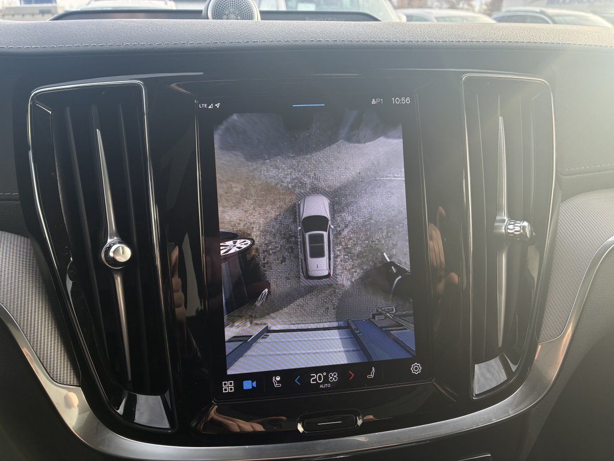 Volvo V60 T6 Ultra Dark AWD Plug-in Hybrid B&W AHK