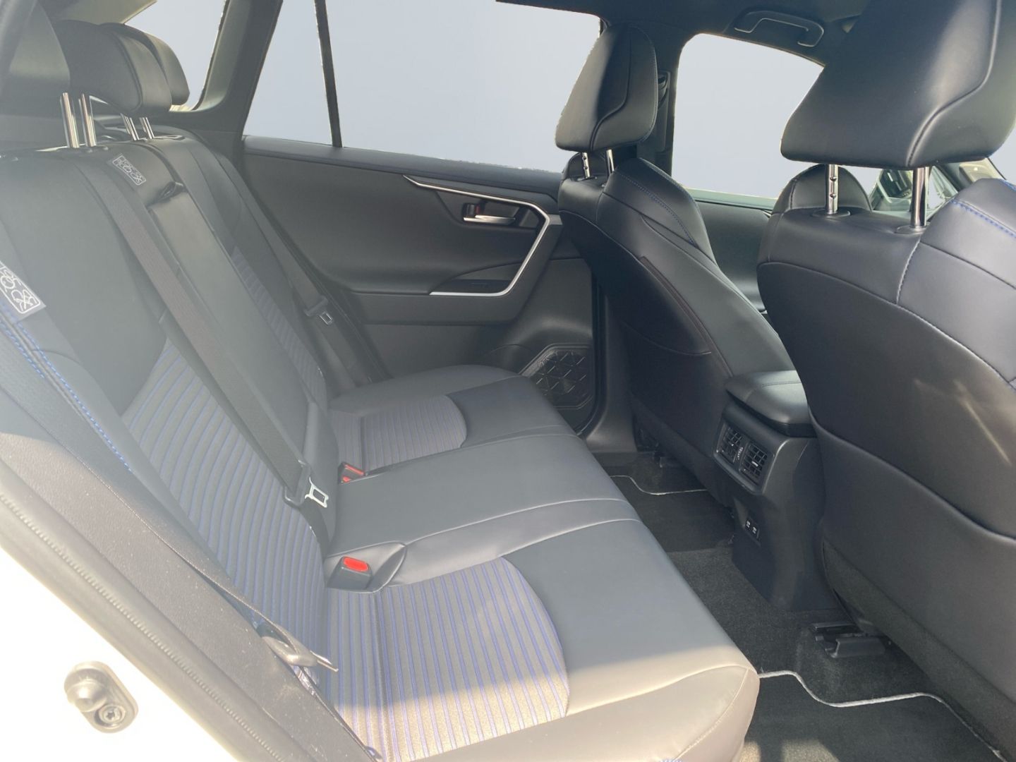 Toyota RAV 4 2.5 4x2 Hybrid Style - Samsaru's Car Outlet