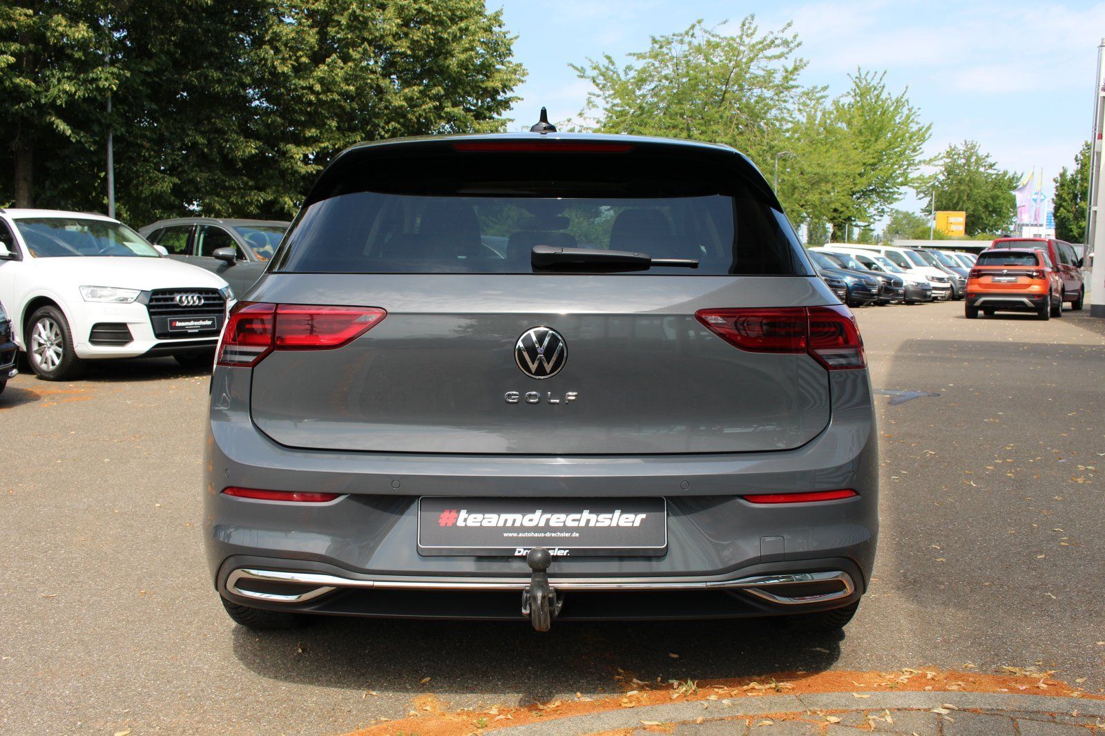 Volkswagen Golf VIII 2.0 TDI DSG Move - Samsaru's Car Outlet