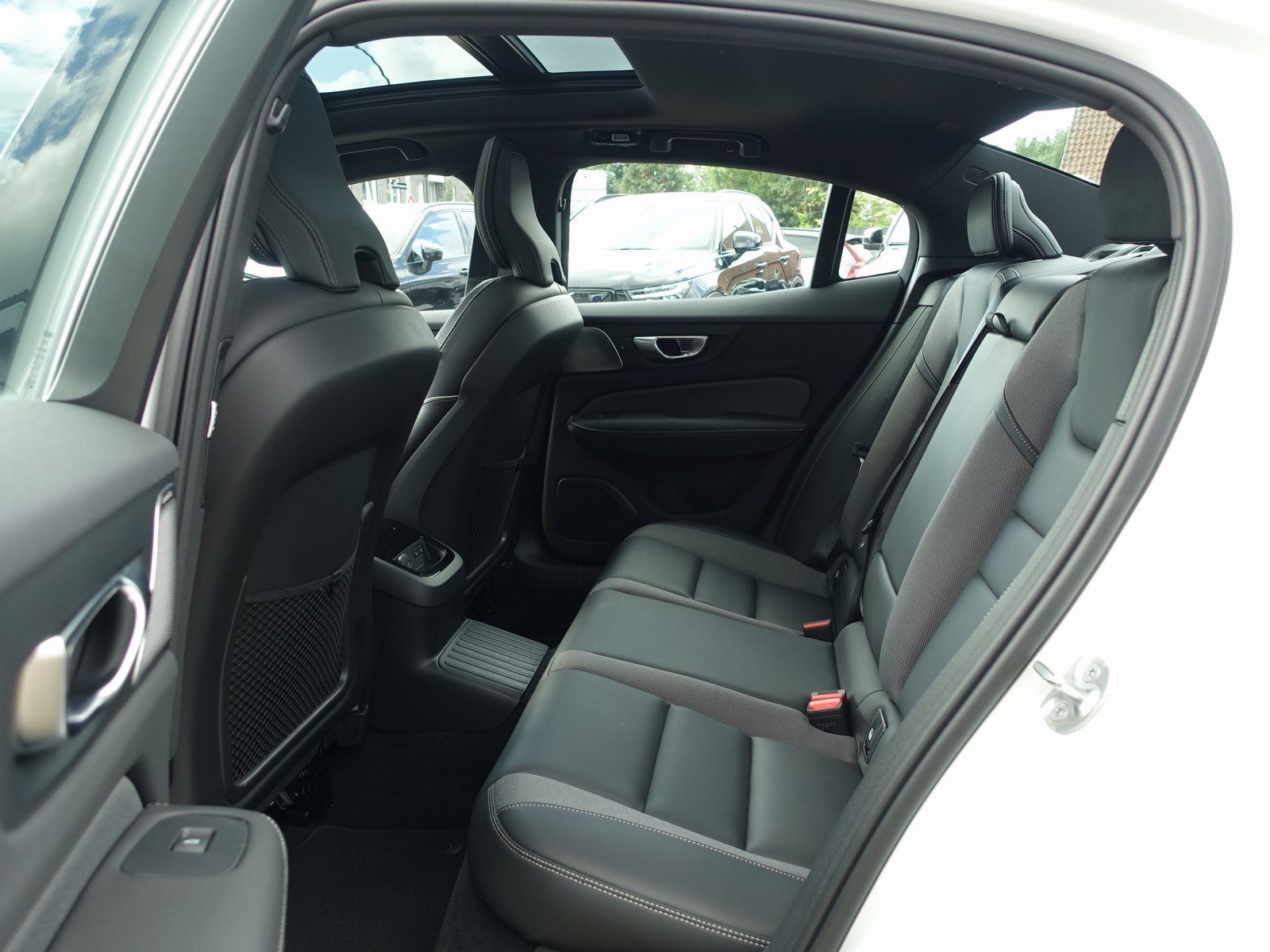 Volvo S60 Recharge Ultimate Dark T8 AWD HUD/B&W/PANO