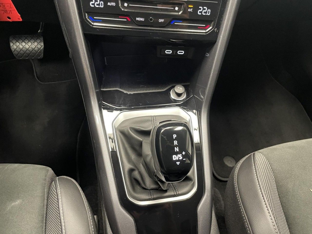 Volkswagen T-Roc 1.5 TSI DSG Style - Samsaru's Car Outlet