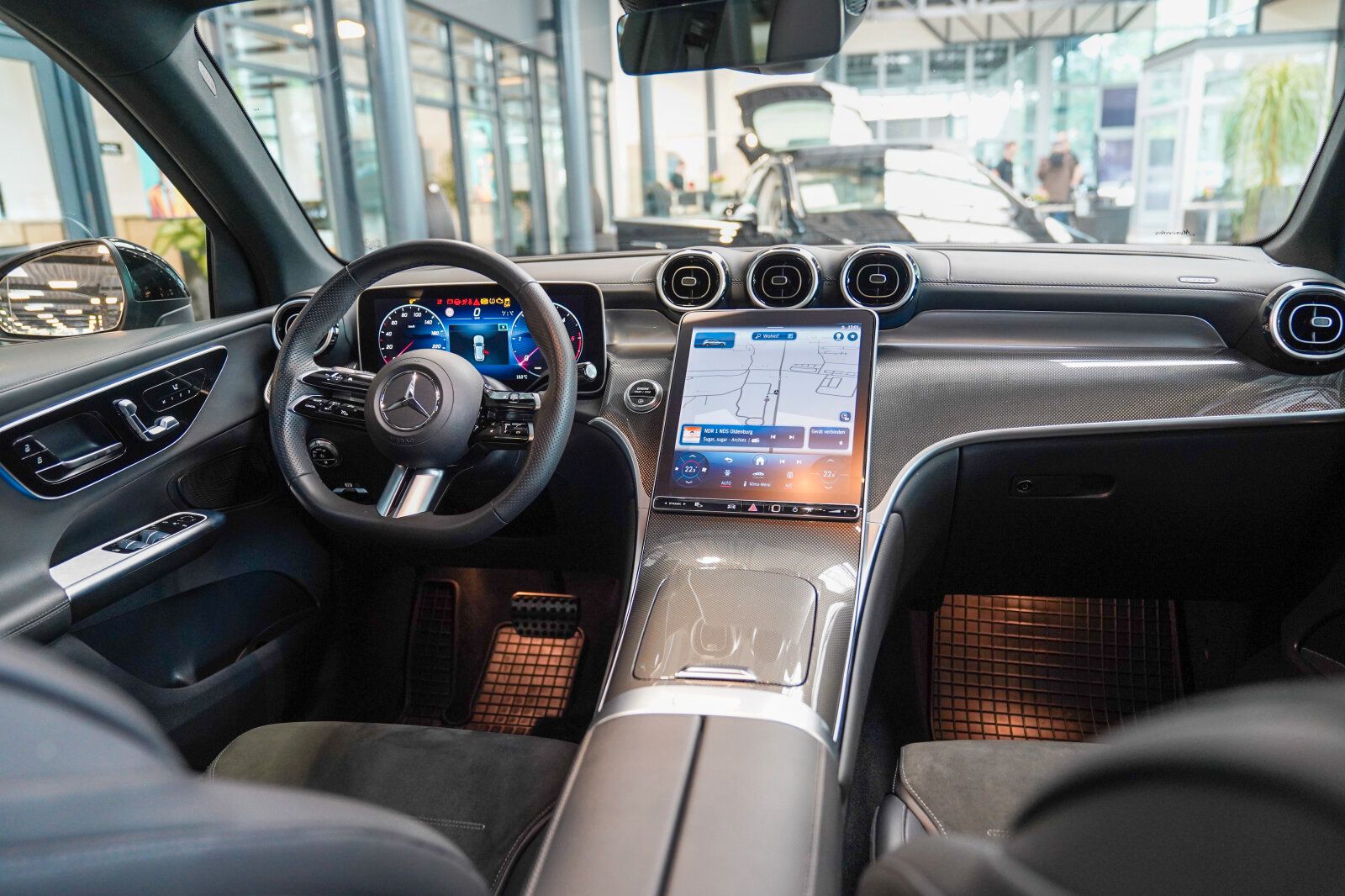 Mercedes-Benz GLC 300 d 4M AMG Line Night Pano DISTRONIC AHK