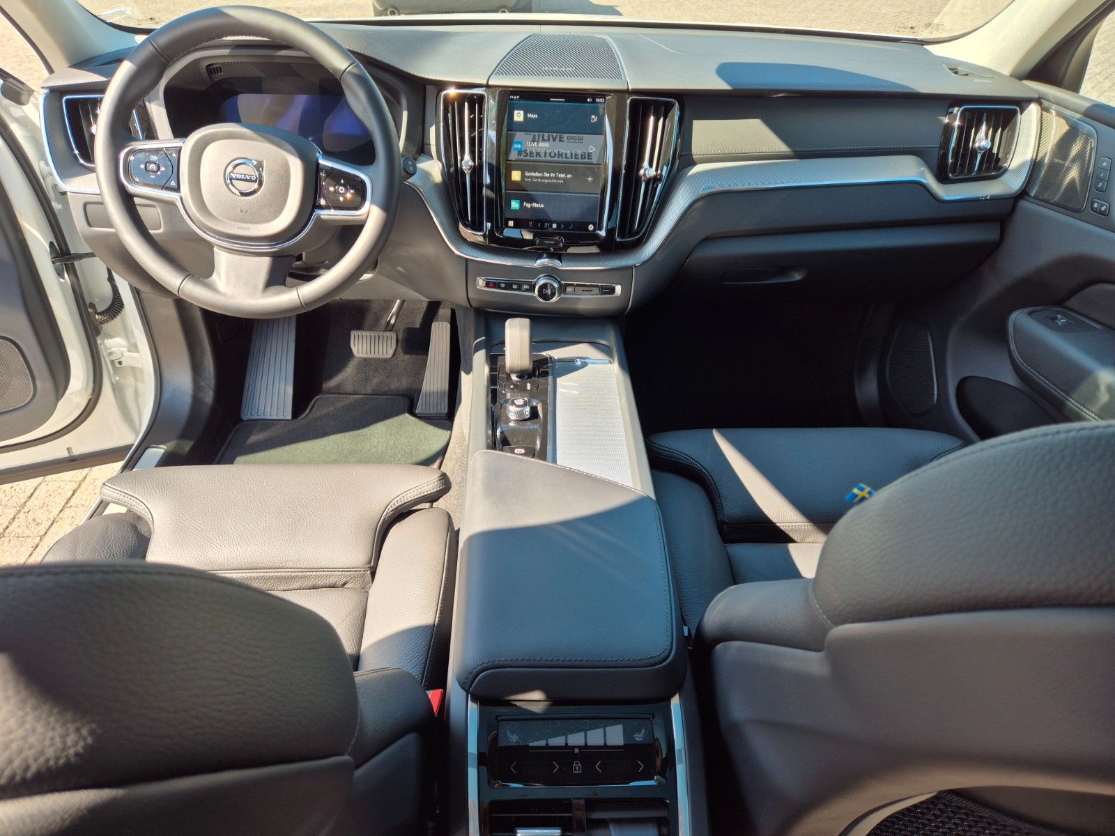 Volvo XC60 Ultimate Dark AWD B4 - Samsaru's Car Outlet