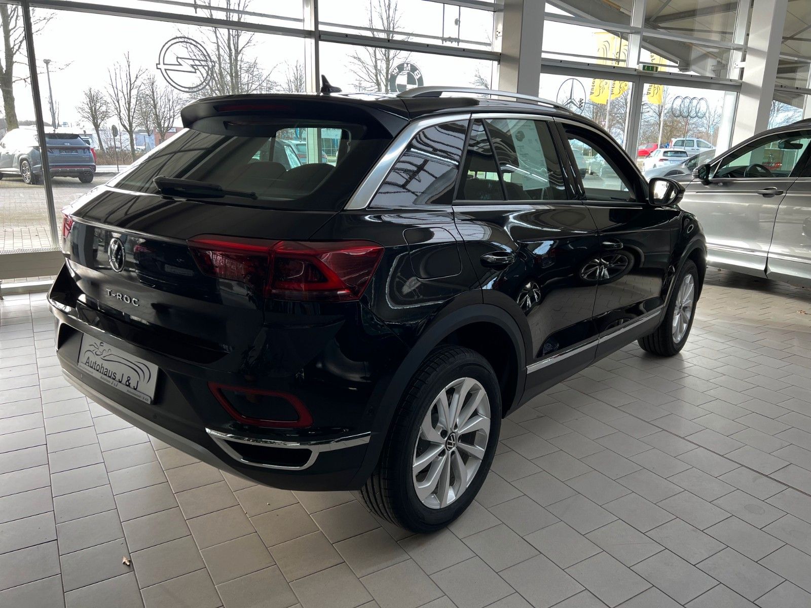 Volkswagen T-Roc Style 2.0TDI DSG - Samsaru's Car Outlet