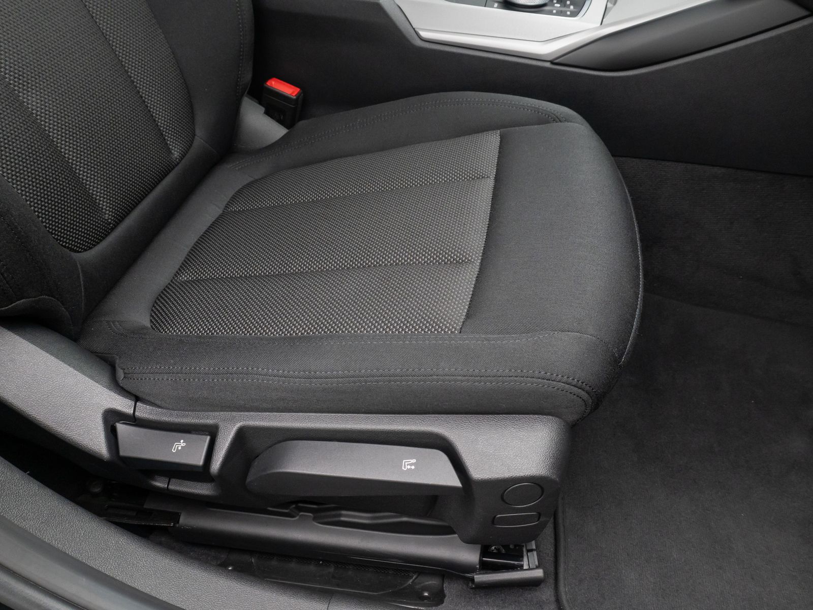 BMW 320e - Samsaru's Car Outlet