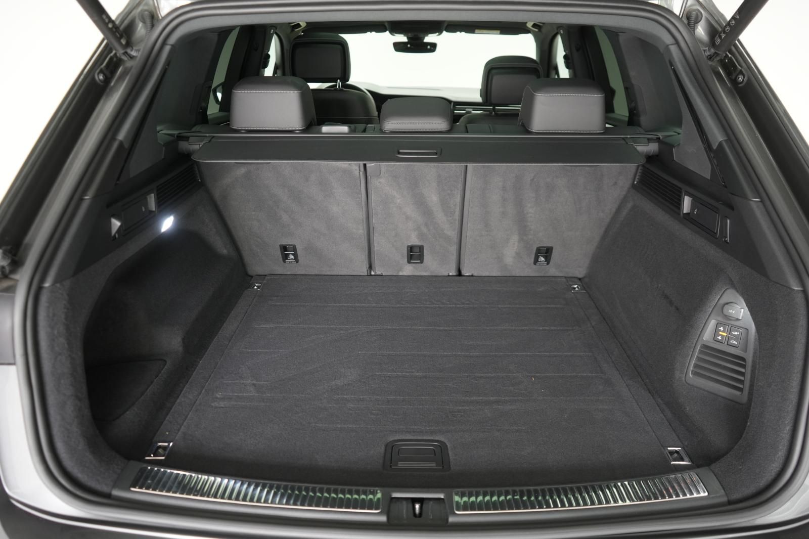 Volkswagen Touareg 3.0 V6 TDI 4Motion R line - Samsaru's Car Outlet