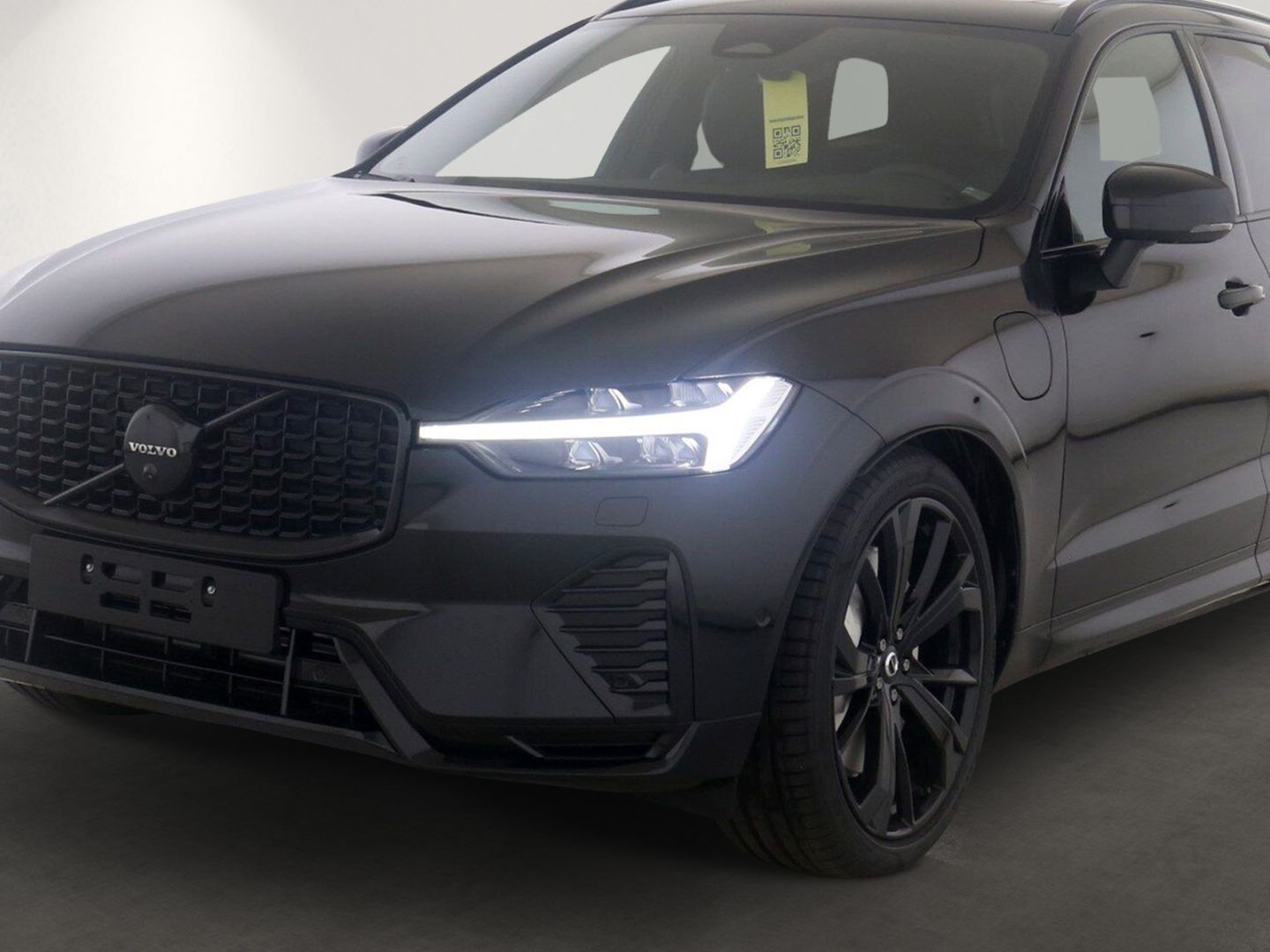Volvo XC60 T8 Plus Black Edition Recharge Plug-In Hybrid - Samsaru's Car Outlet