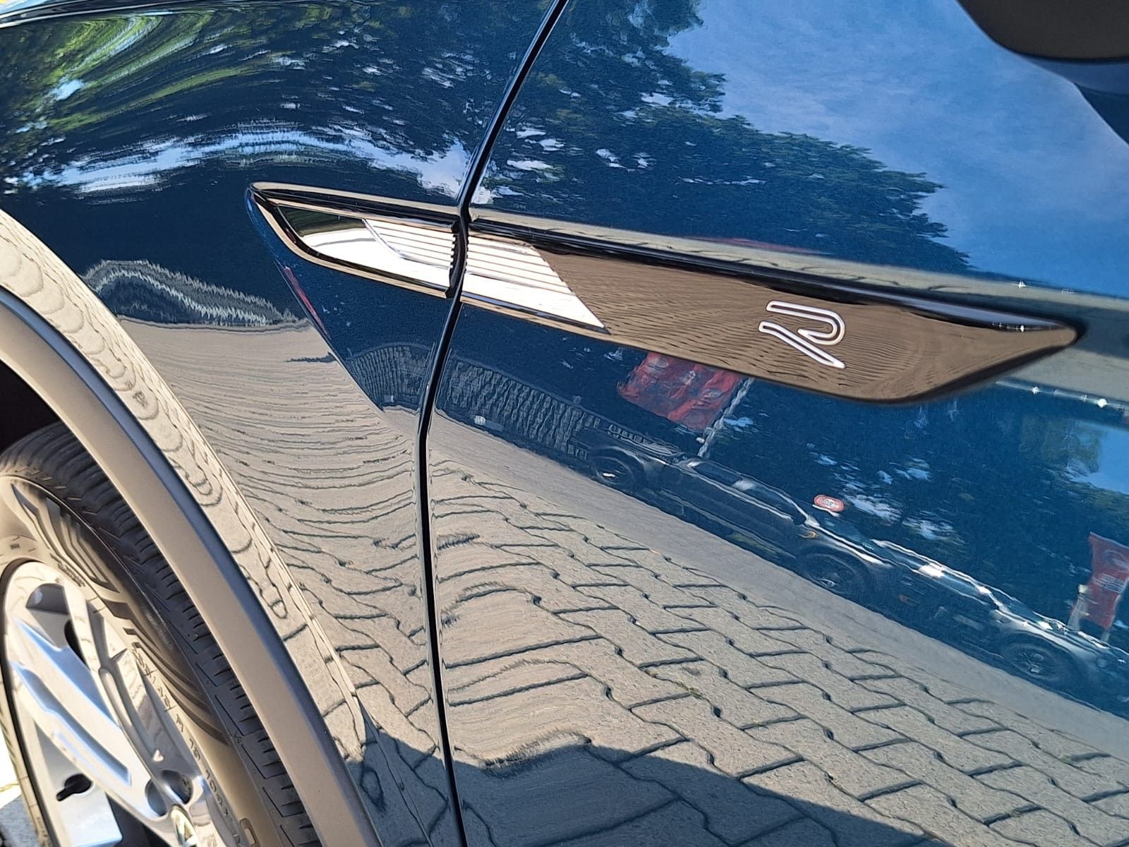 Volkswagen Tiguan R-Line 4Motion DSG - Samsaru's Car Outlet