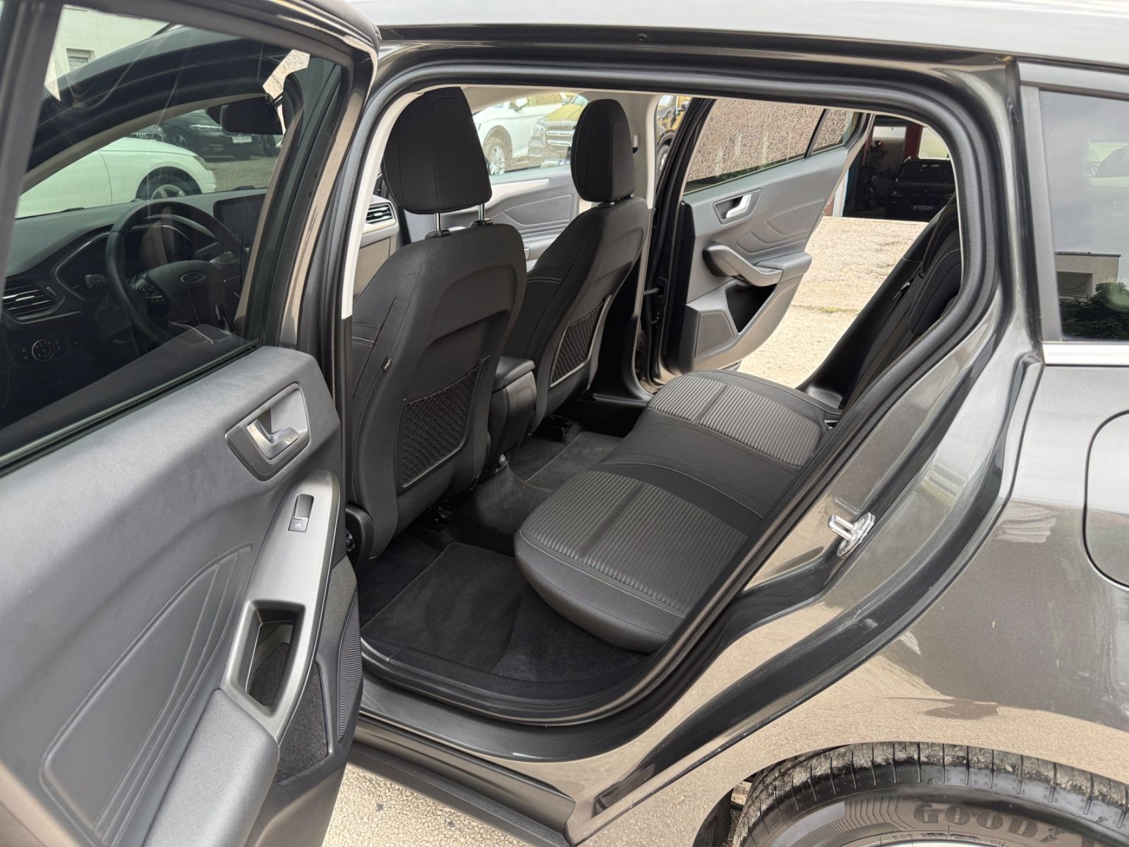 Ford Focus Turnier Aut Titanium - Samsaru's Car Outlet