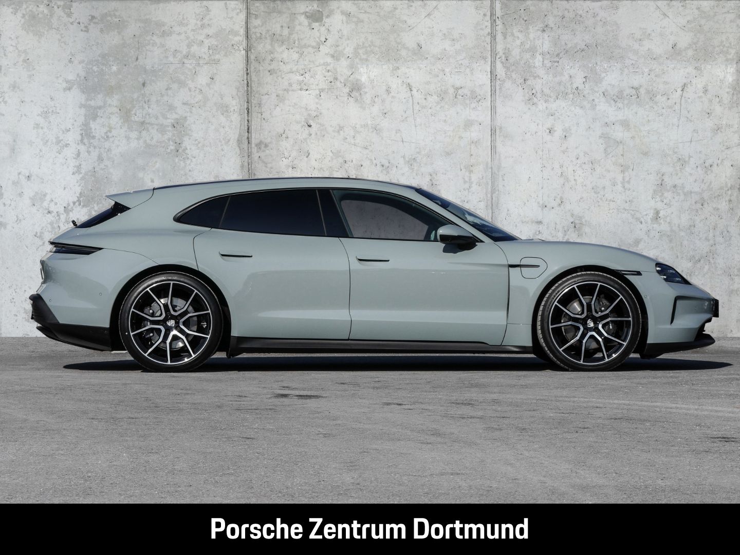 Porsche Taycan Sport Turismo Surround View  Panoramadach
