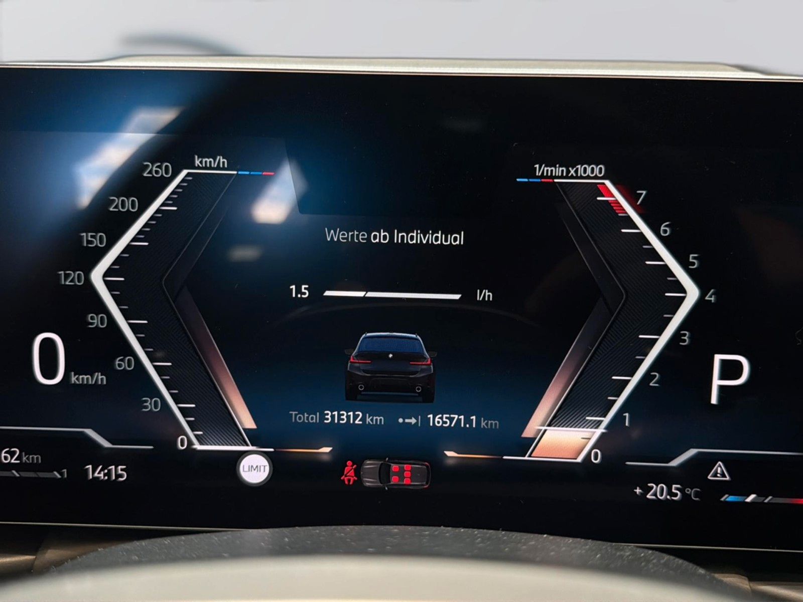 BMW 318i Touring M Sport HUD AHK PANO 360° KZU QI