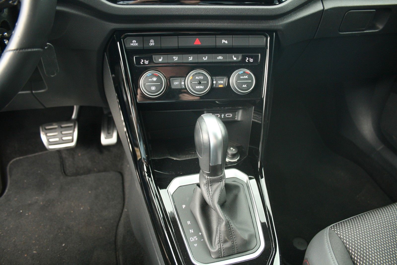 Volkswagen T-Roc 1.5 TSI ACT OPF DSG Sport" → "Volkswagen T-Roc TSI Sport - Samsaru's Car Outlet