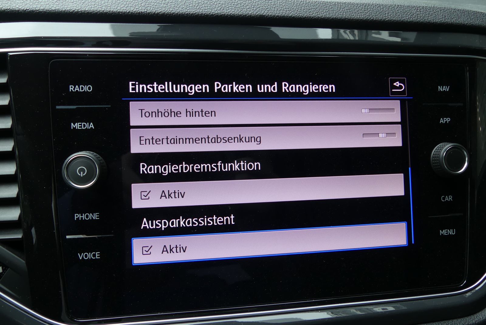 Volkswagen T-Roc Sport 4Motion - Samsaru's Car Outlet