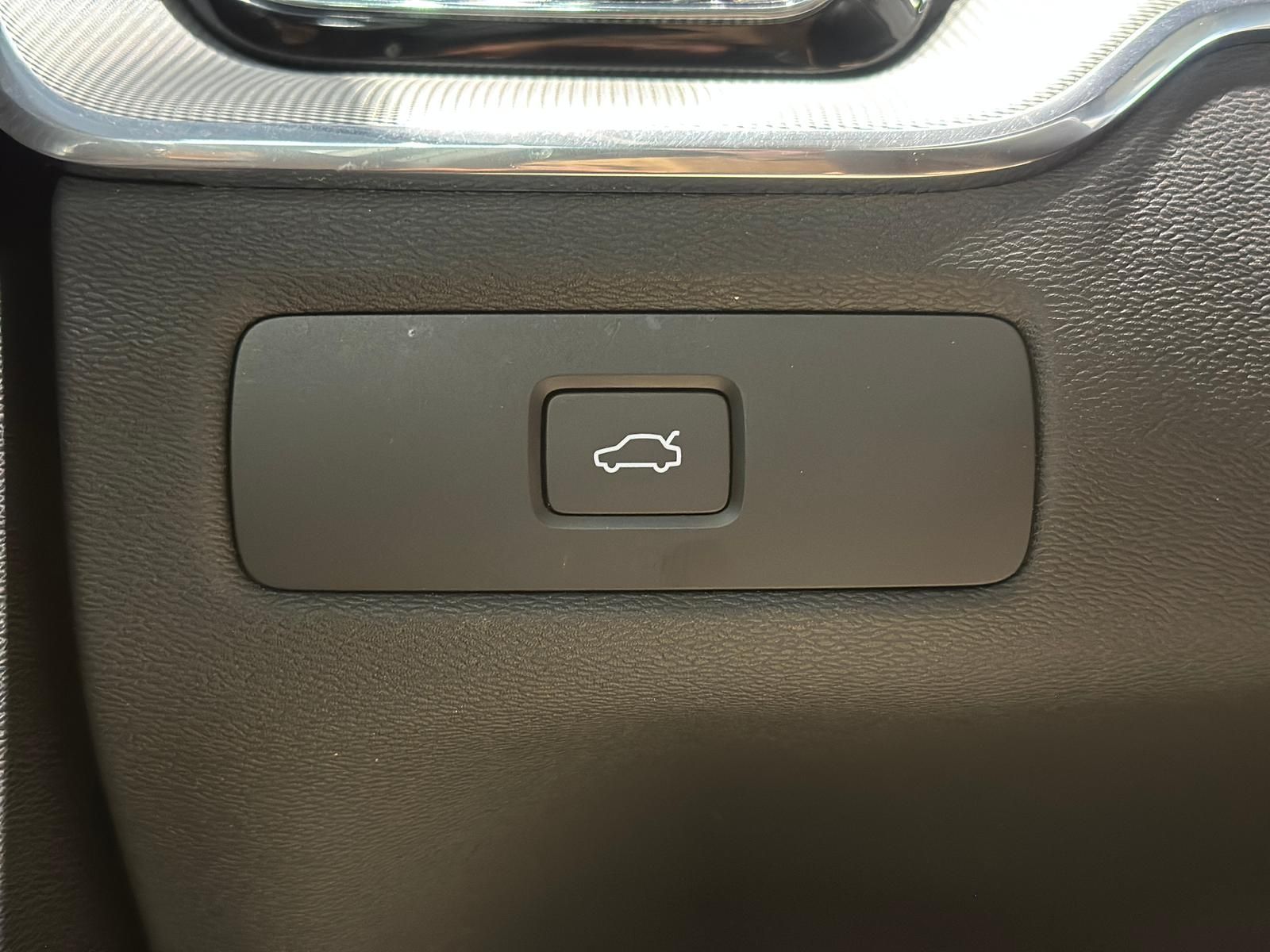 Volvo XC60 B4D AWD PLUS DARK VLED ACC HK 4xSHZ DRIV-AS