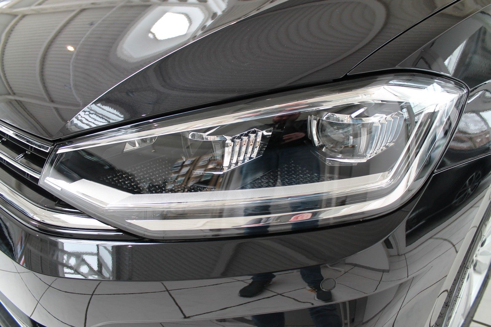 Volkswagen Golf Sportsvan 1.5 TSI ACT Comfortline - Samsaru's Car Outlet