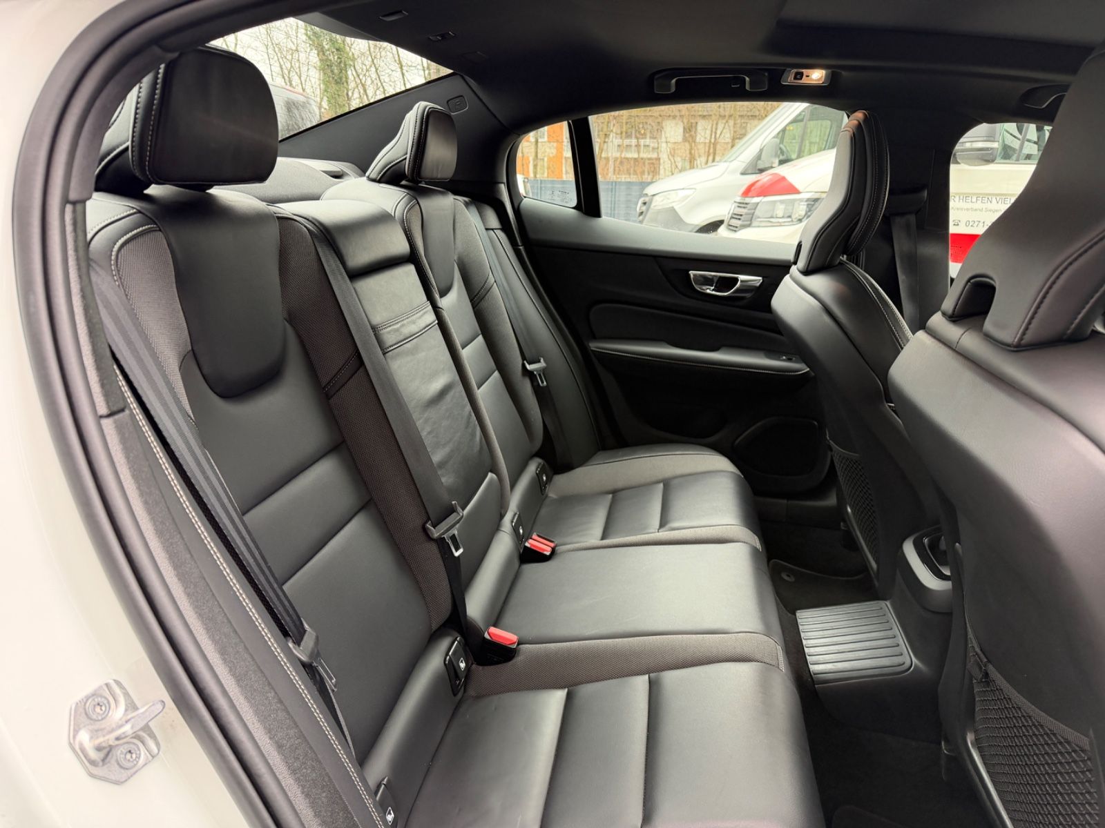Volvo S60 Lim. R Design Plug-In Hybrid AWD Pano VOLL
