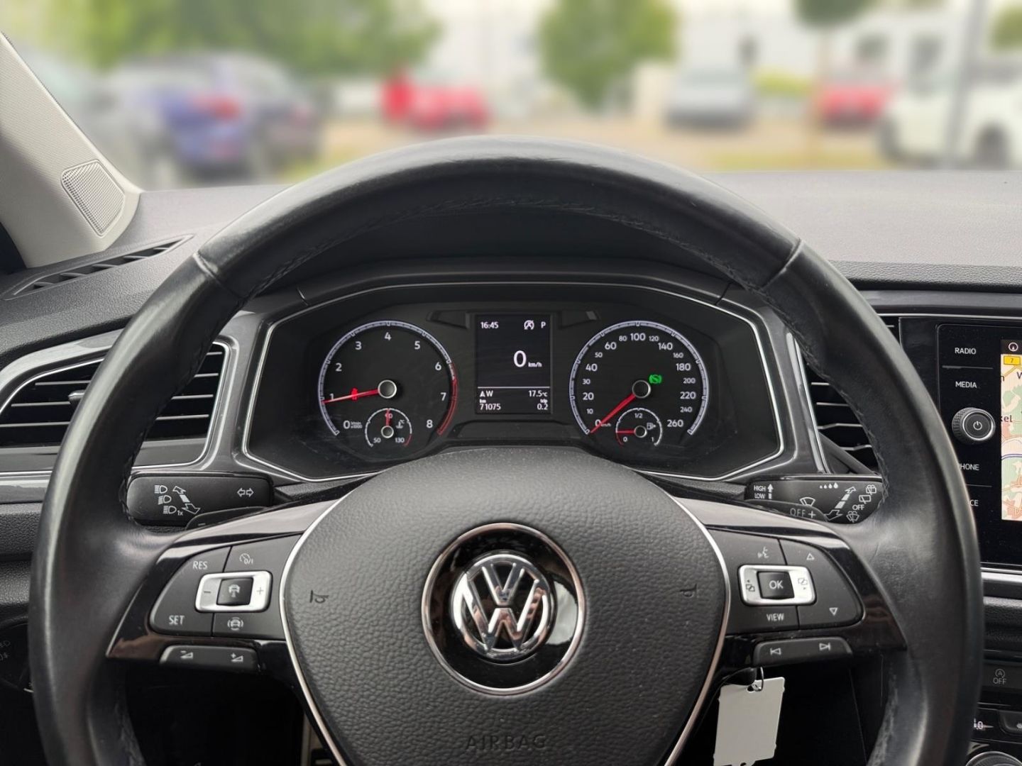 Volkswagen T-Roc IQ.DRIVE 1.5 TSI DSG - Samsaru's Car Outlet