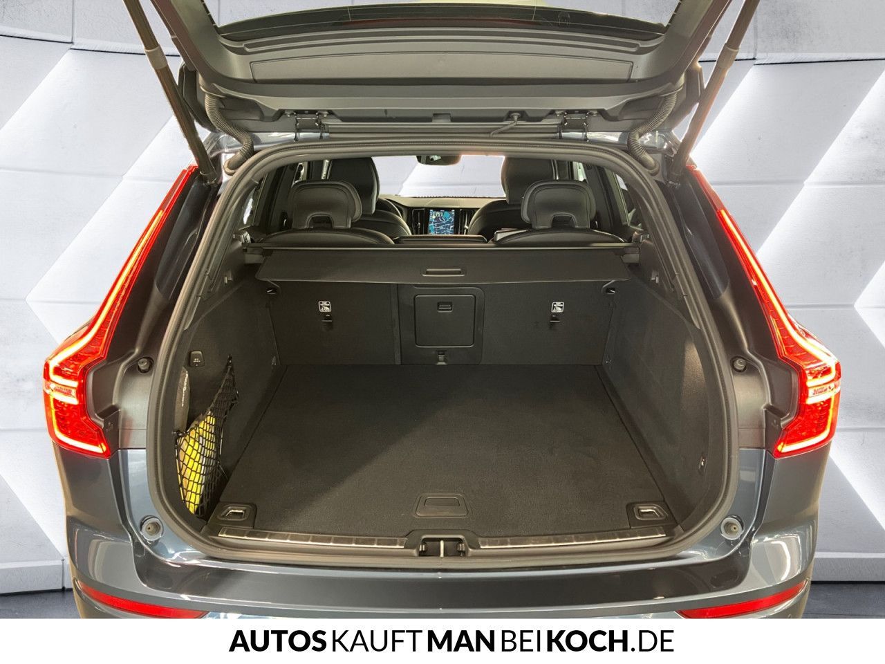 Volvo XC60 B5 AWD PlusDark ACC BLIS AHK 4xSHz VLED H&K