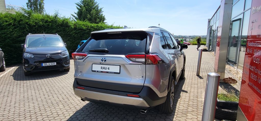 Toyota RAV 4 2.5 4x2 Hybrid - Samsaru's Car Outlet