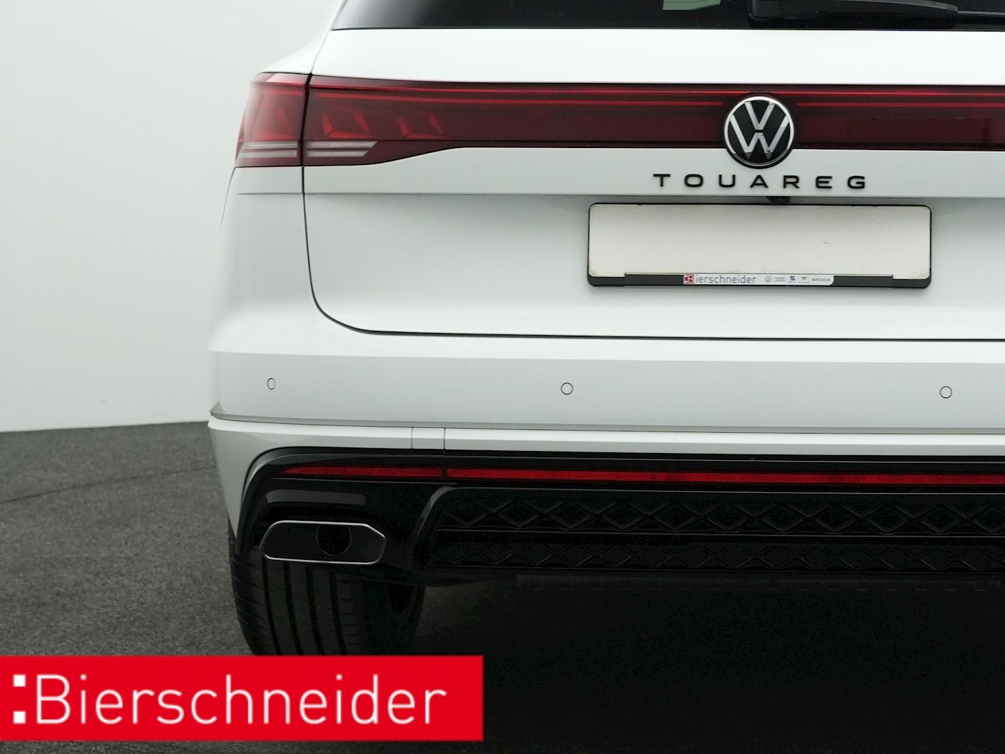 Volkswagen Touareg 3.0 TDI R-Line - Samsaru's Car Outlet