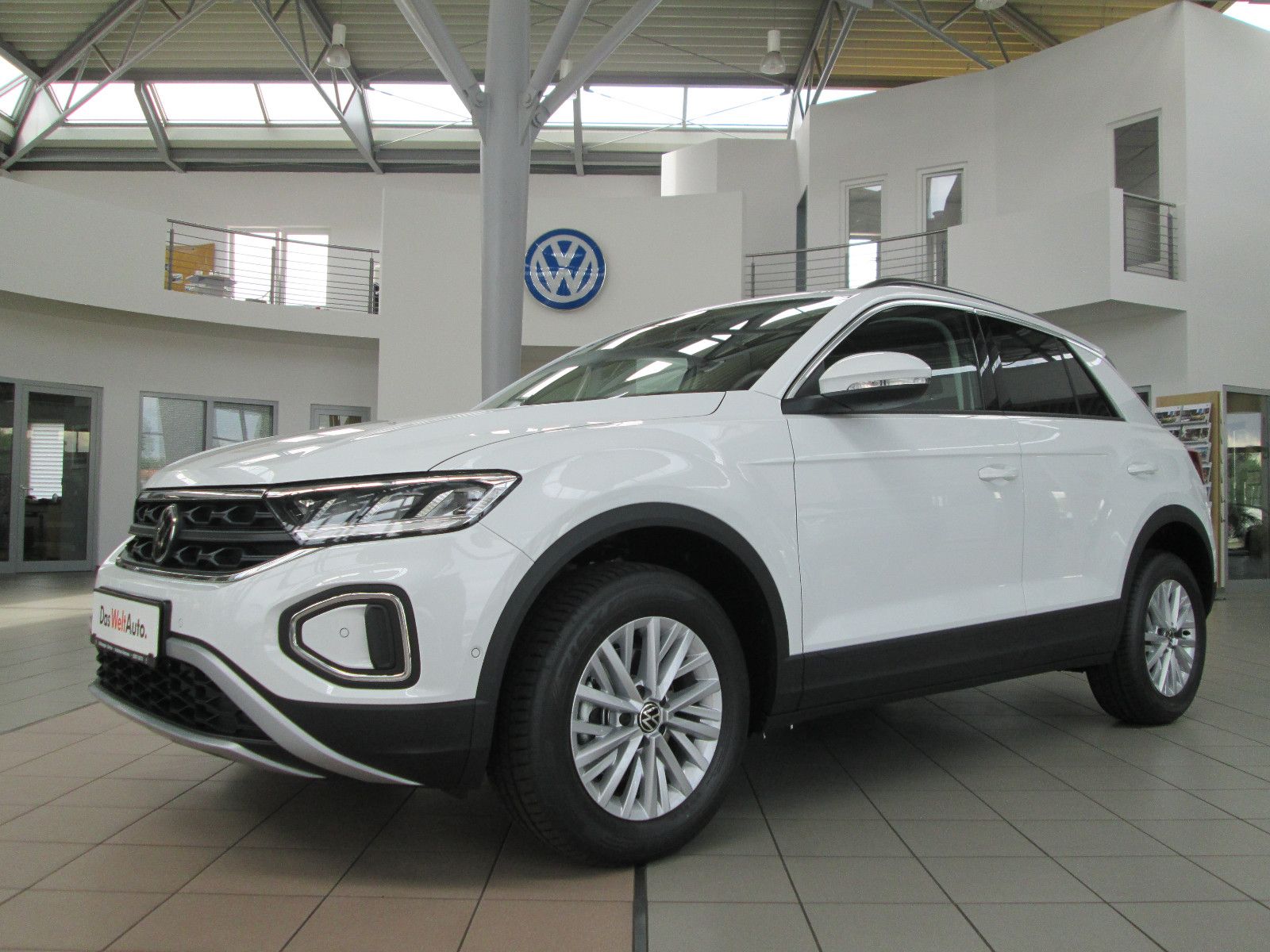 Volkswagen T-Roc Life 110PS TSI - Samsaru's Car Outlet