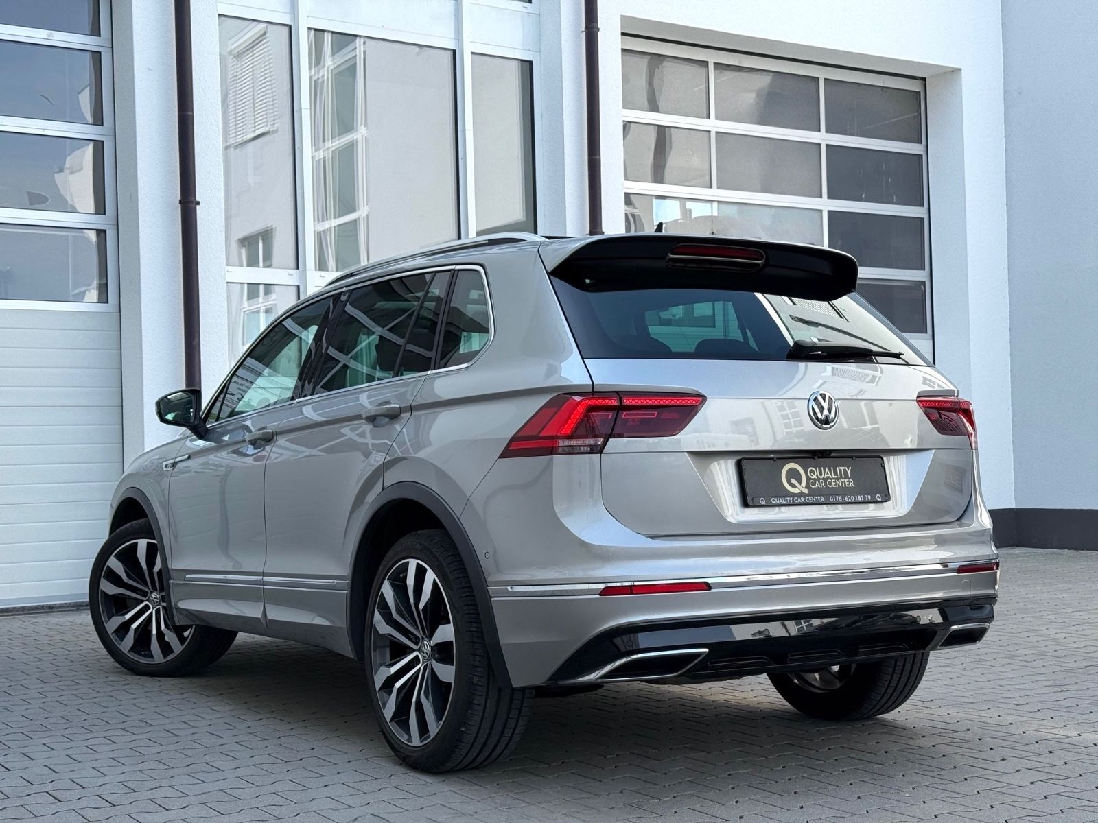 Volkswagen Tiguan Highline 4Motion - Samsaru's Car Outlet
