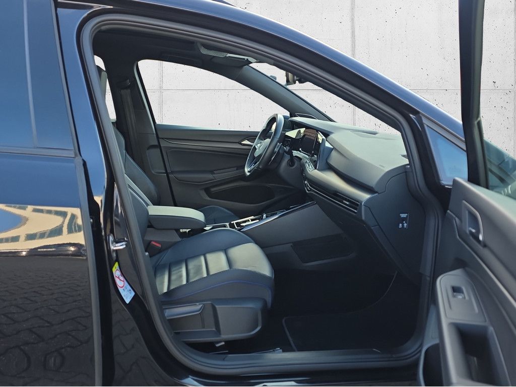 Volkswagen Golf VIII R Variant 2.0 TSI 4Motion HUD AHK PANO