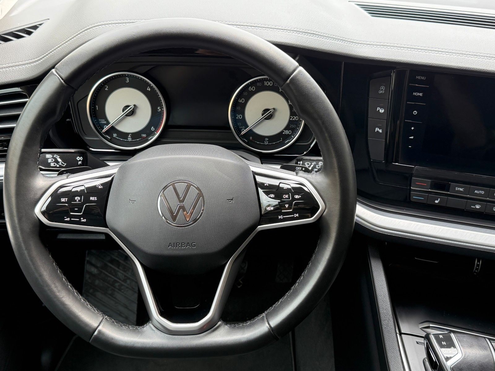 Volkswagen Touareg Elegance 4Motion TDI - Samsaru's Car Outlet