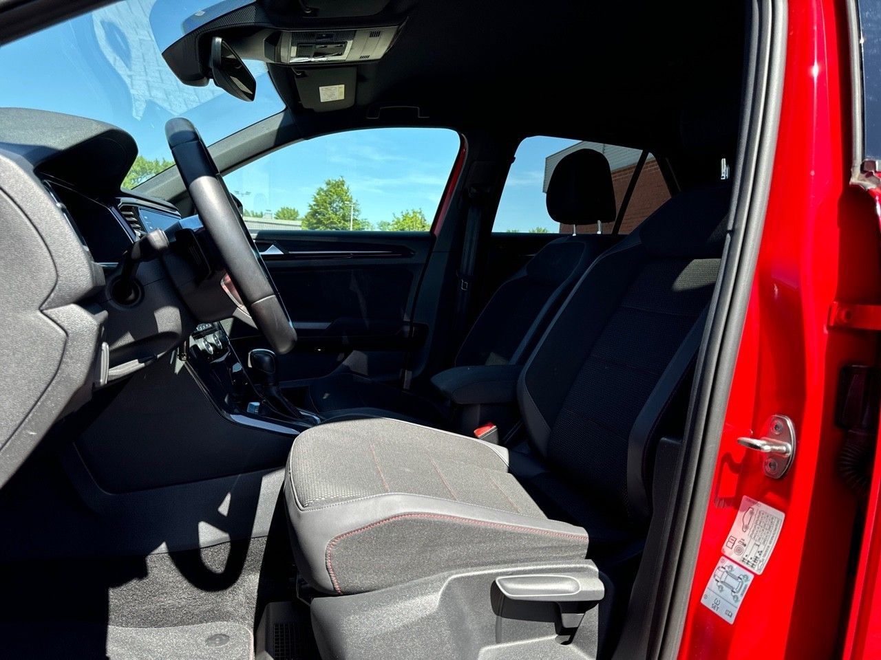 Volkswagen T-Roc Sport - Samsaru's Car Outlet