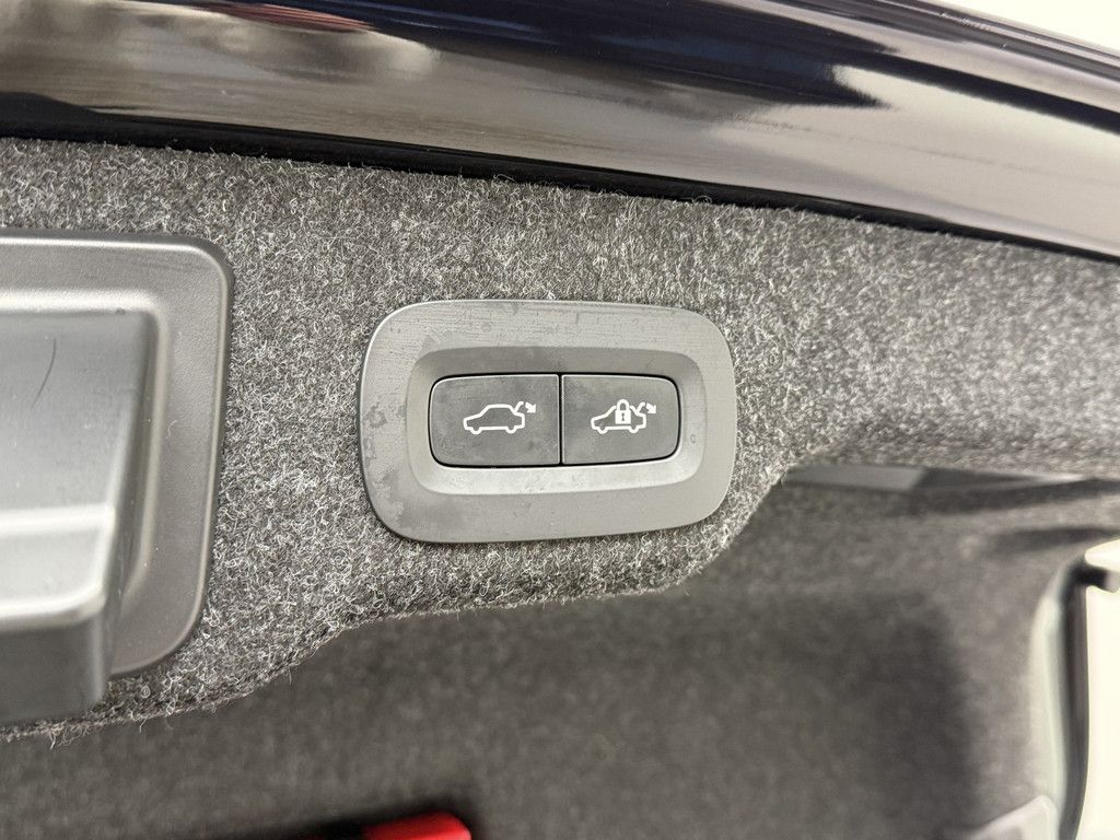 Volvo S90 T8 Ultimate Dark Plug-In Hybrid AWD