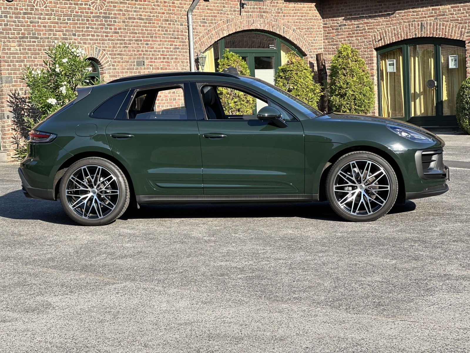 Porsche Macan T - Samsaru's Car Outlet