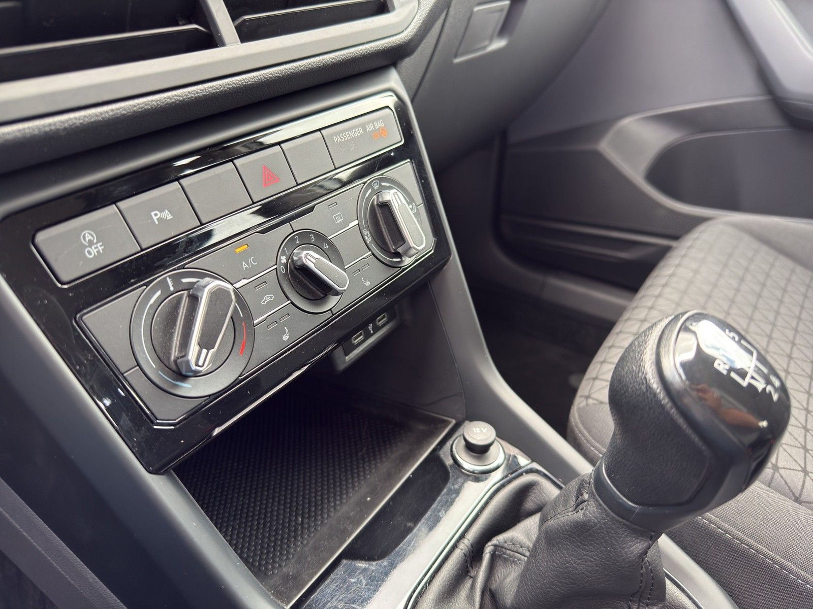 Volkswagen T-Cross 1.0 TSI Life - Samsaru's Car Outlet