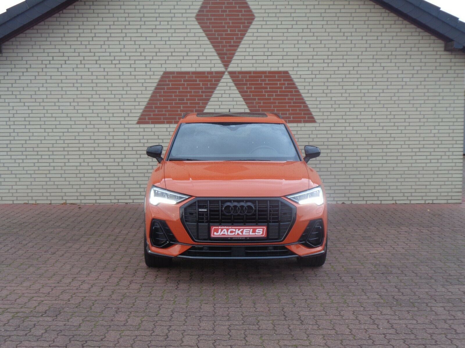 Audi Q3 40 TFSI quattro S-line - Samsaru's Car Outlet