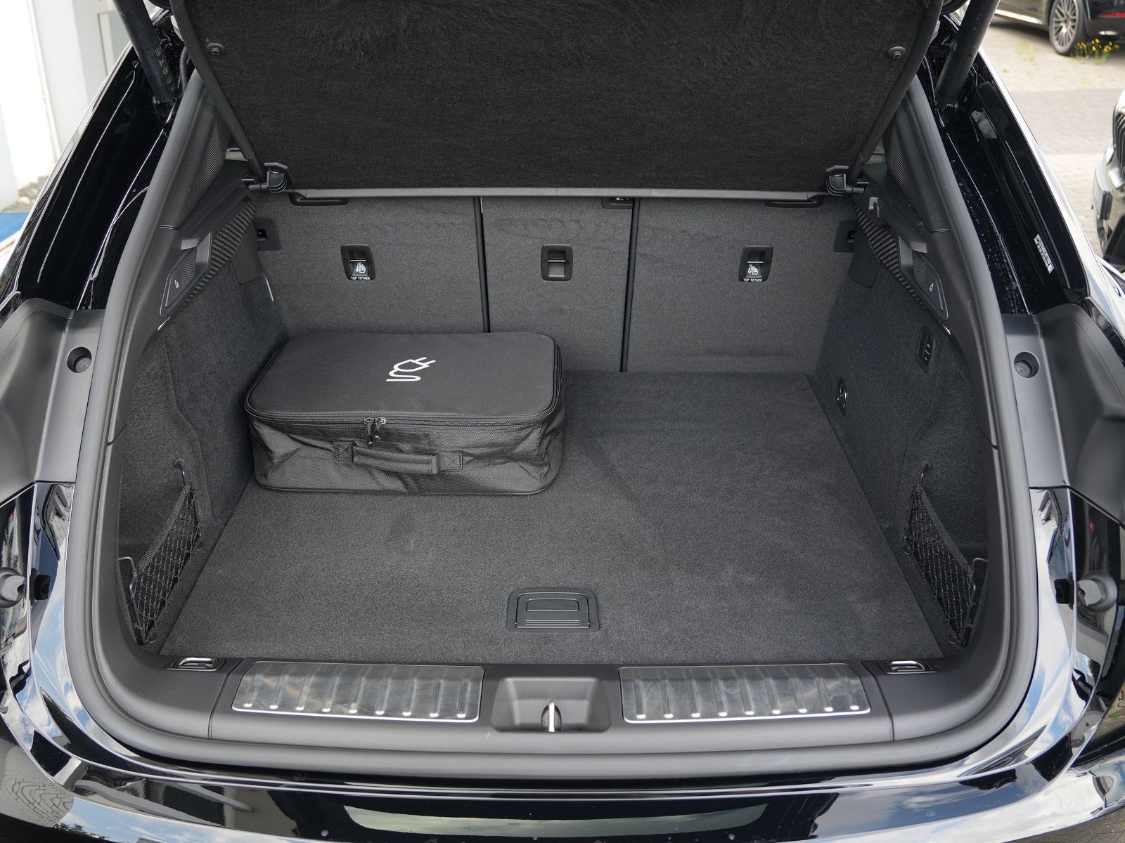 Porsche Macan 4 - Samsaru's Car Outlet