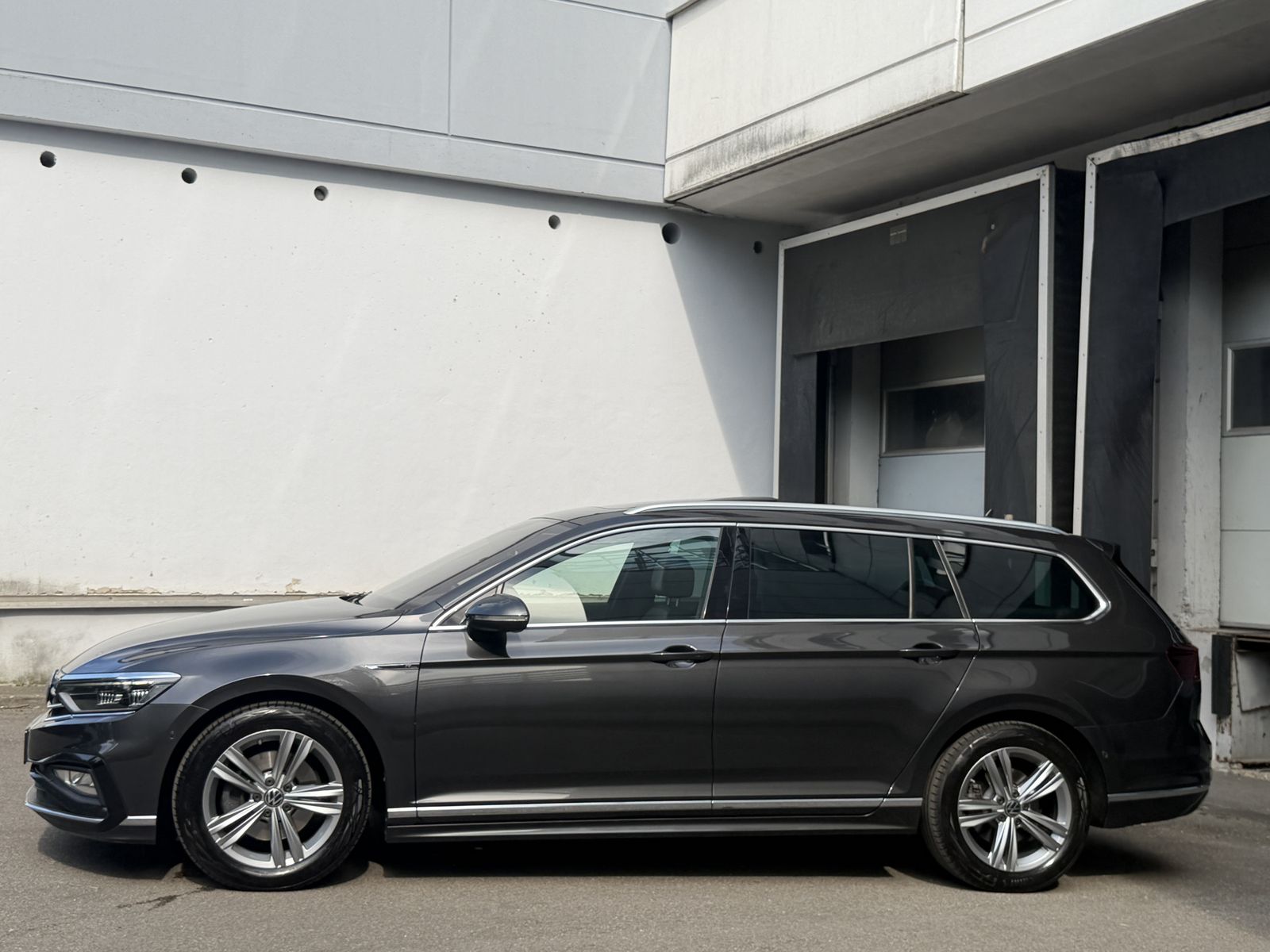 Volkswagen Passat R-Line LED Virtual Pano Massage H&K AHK