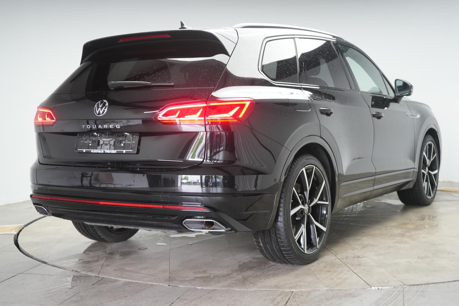 Volkswagen Touareg R-Line 3.0 TSI 22"/Matrix/STHZ/Pano/Luft