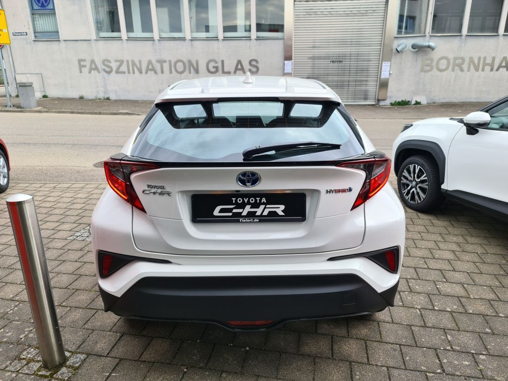 Toyota C-HR Hybrid Flow - Samsaru's Car Outlet
