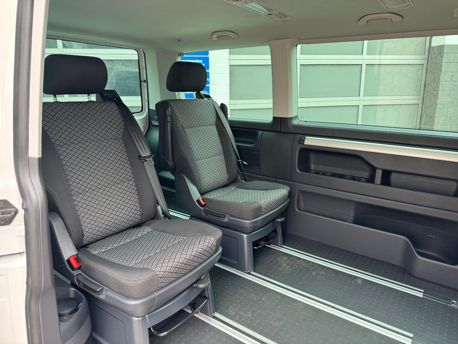 Volkswagen T6.1 Multivan 2.0 TDI Trendline - Samsaru's Car Outlet
