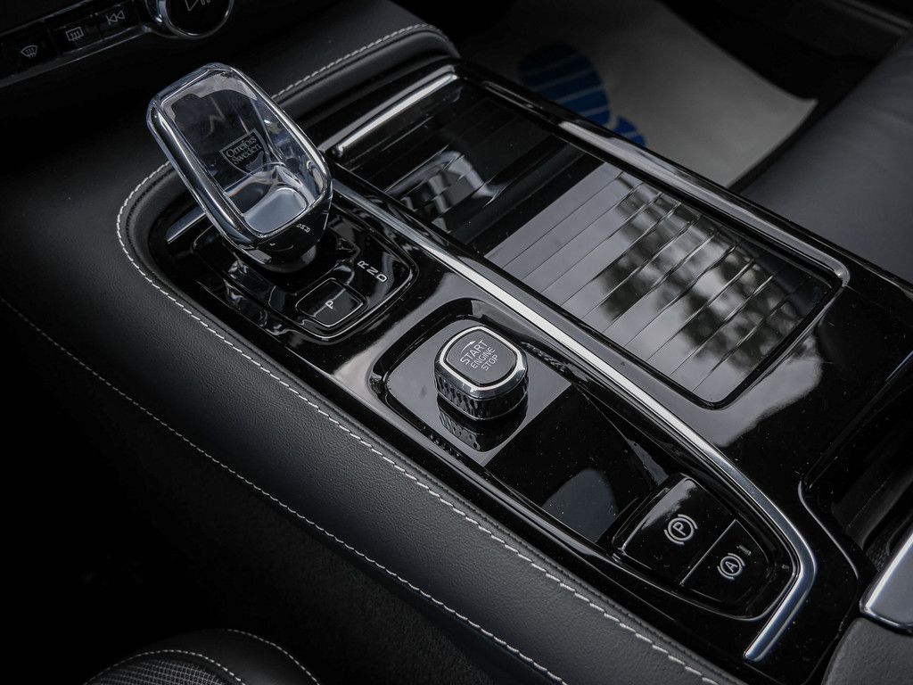 Volvo S60 T8 Ultimate Dark Recharge Plug-In Hybrid AWD
